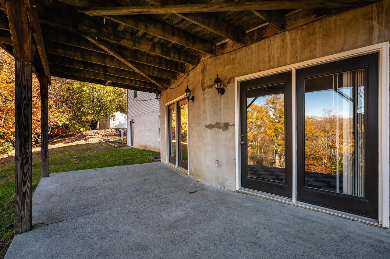 415 KNOB RD