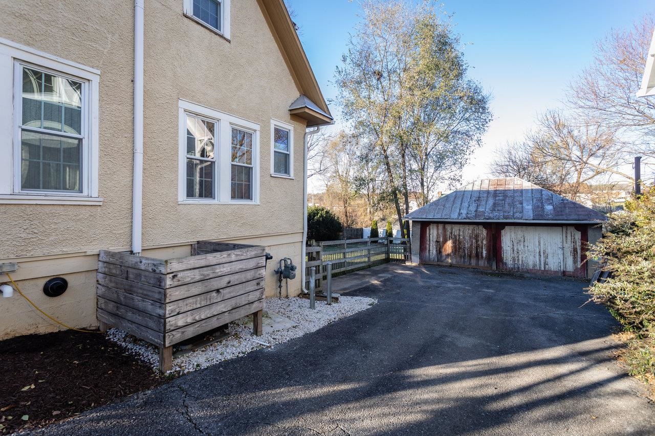 21 N WILLOW ST