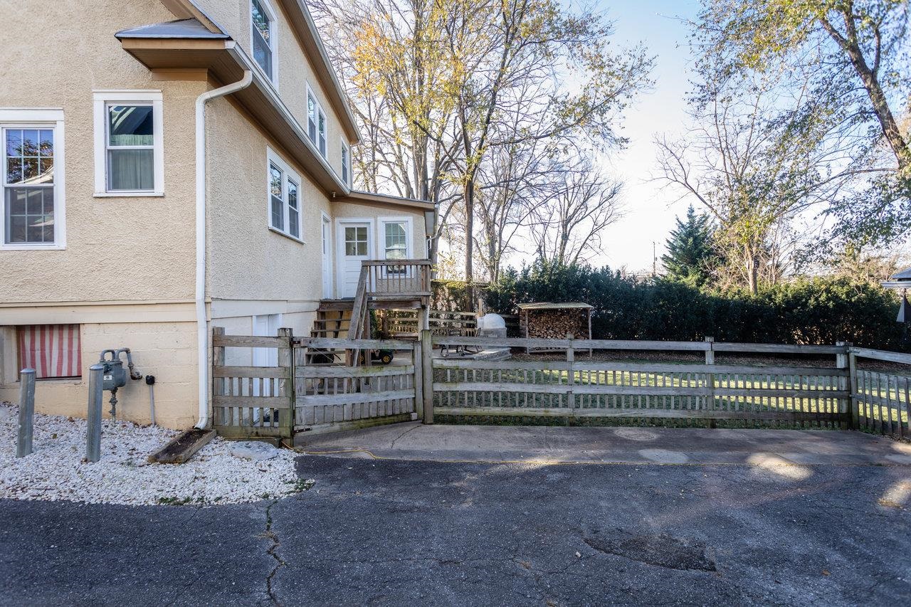 21 N WILLOW ST