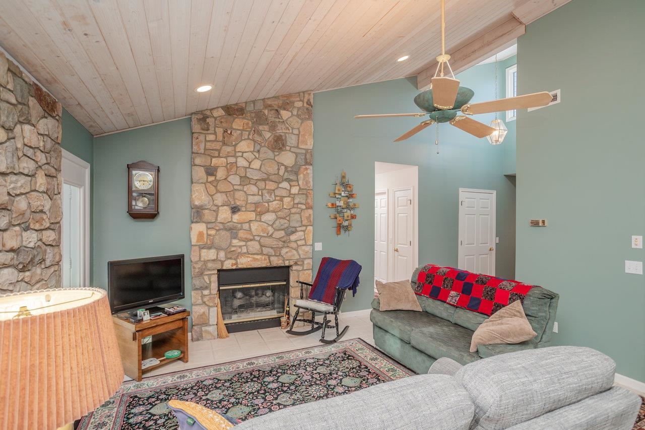 2980 LANIER LN