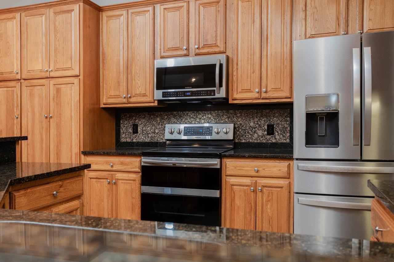 305 CONFEDERACY DR