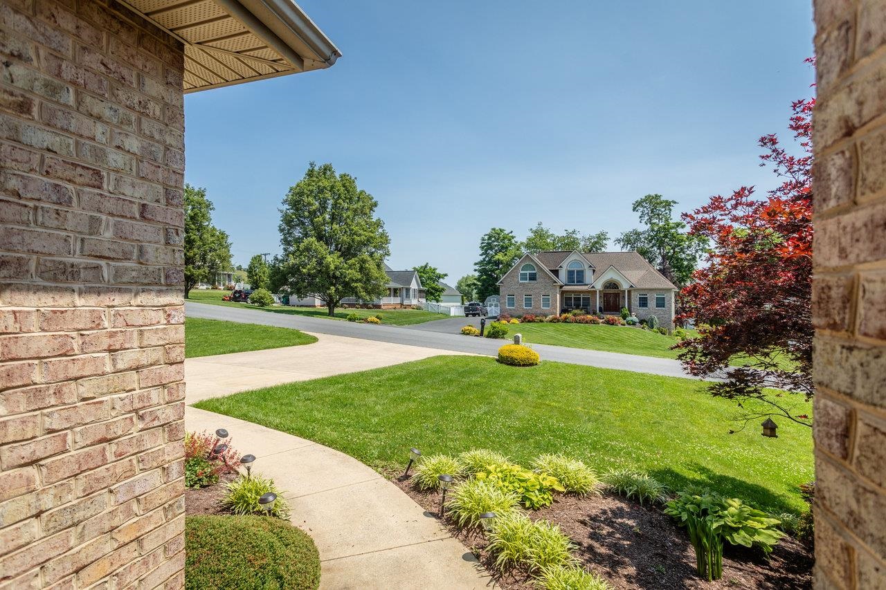 305 CONFEDERACY DR