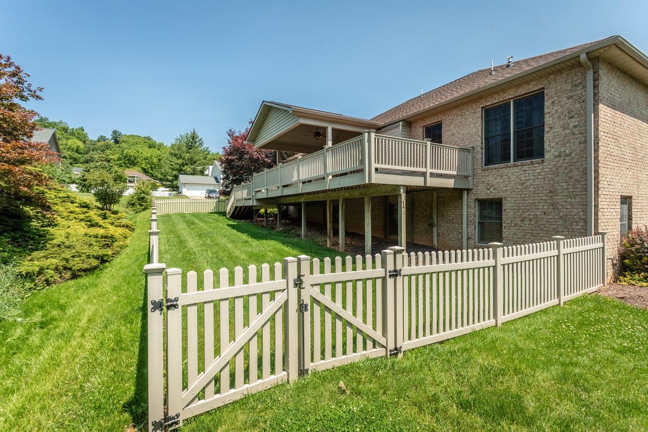 305 CONFEDERACY DR