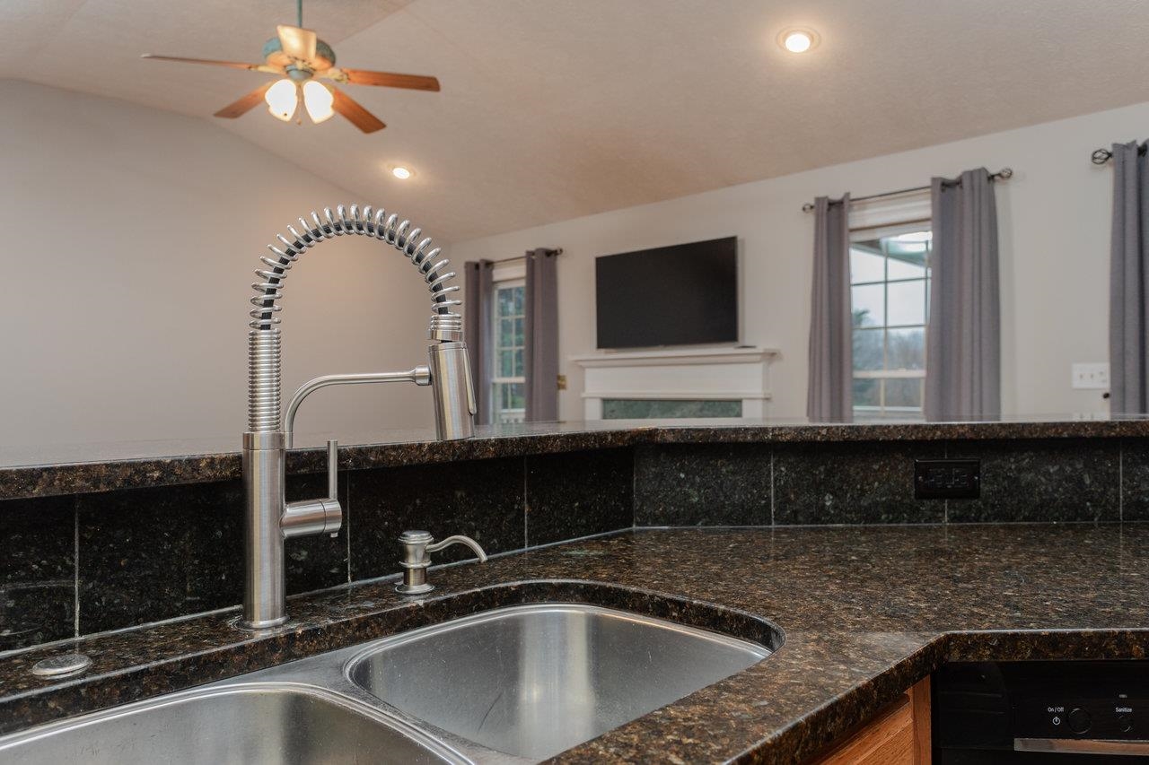 305 CONFEDERACY DR