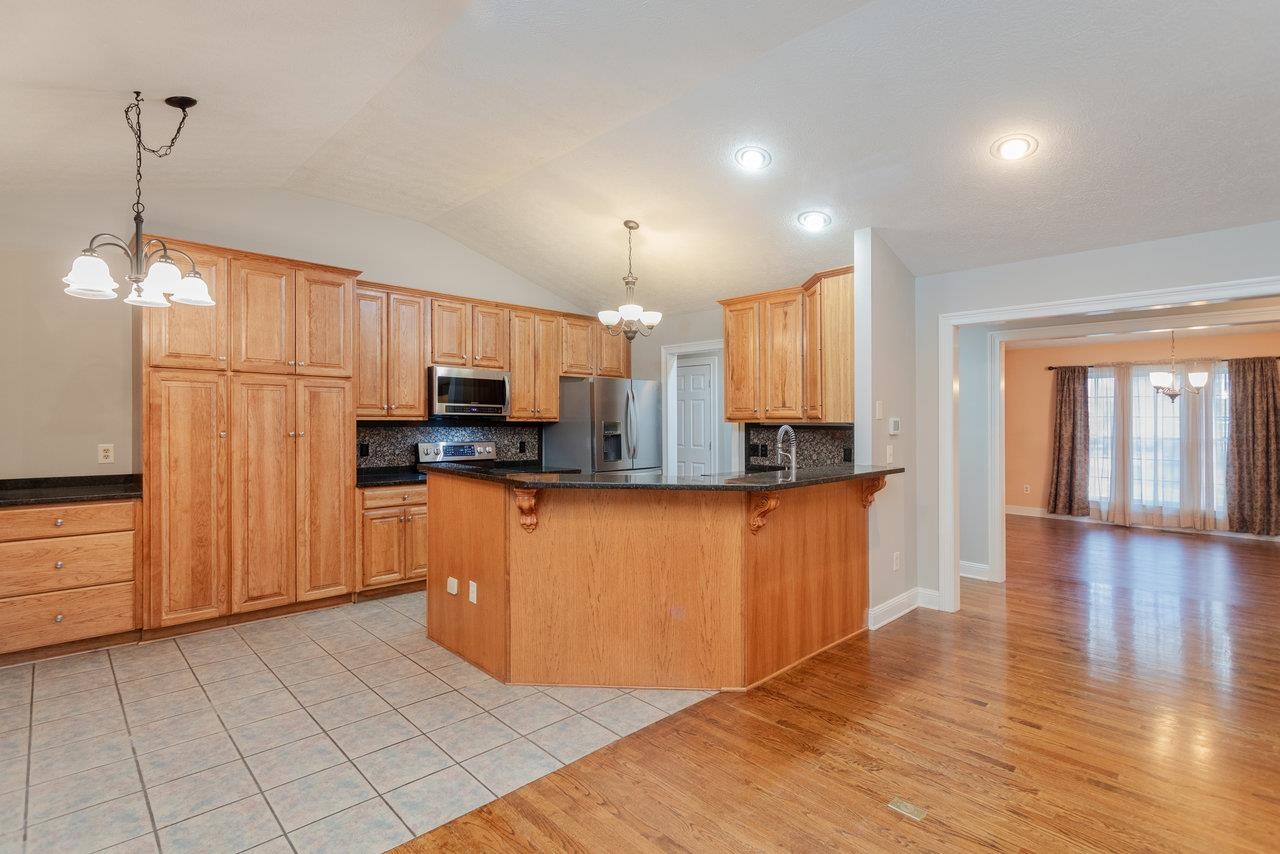 305 CONFEDERACY DR