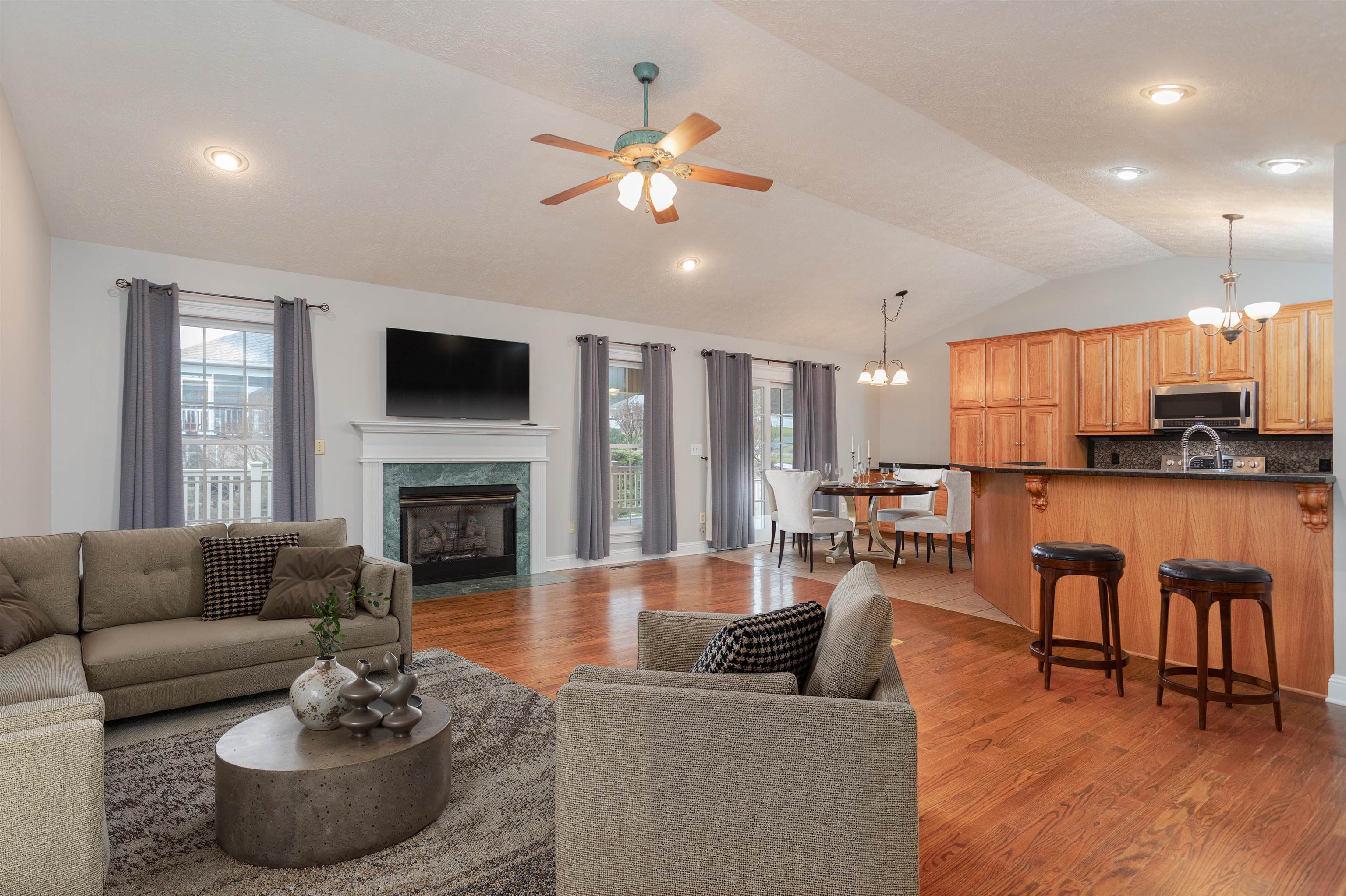 305 CONFEDERACY DR
