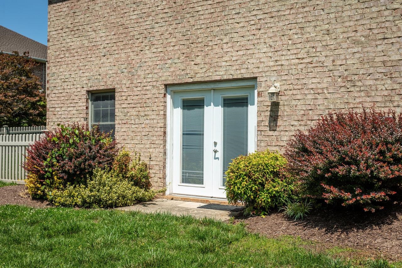 305 CONFEDERACY DR