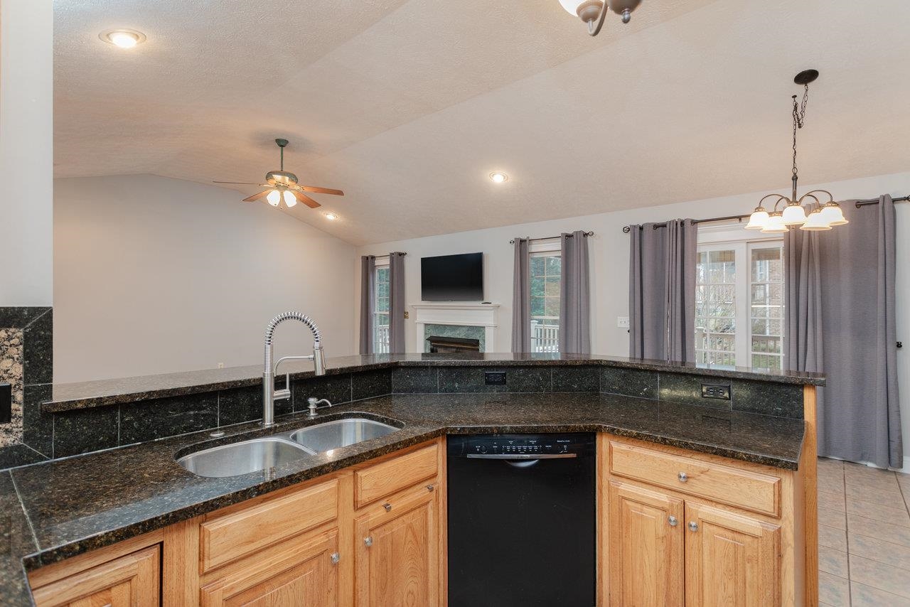 305 CONFEDERACY DR