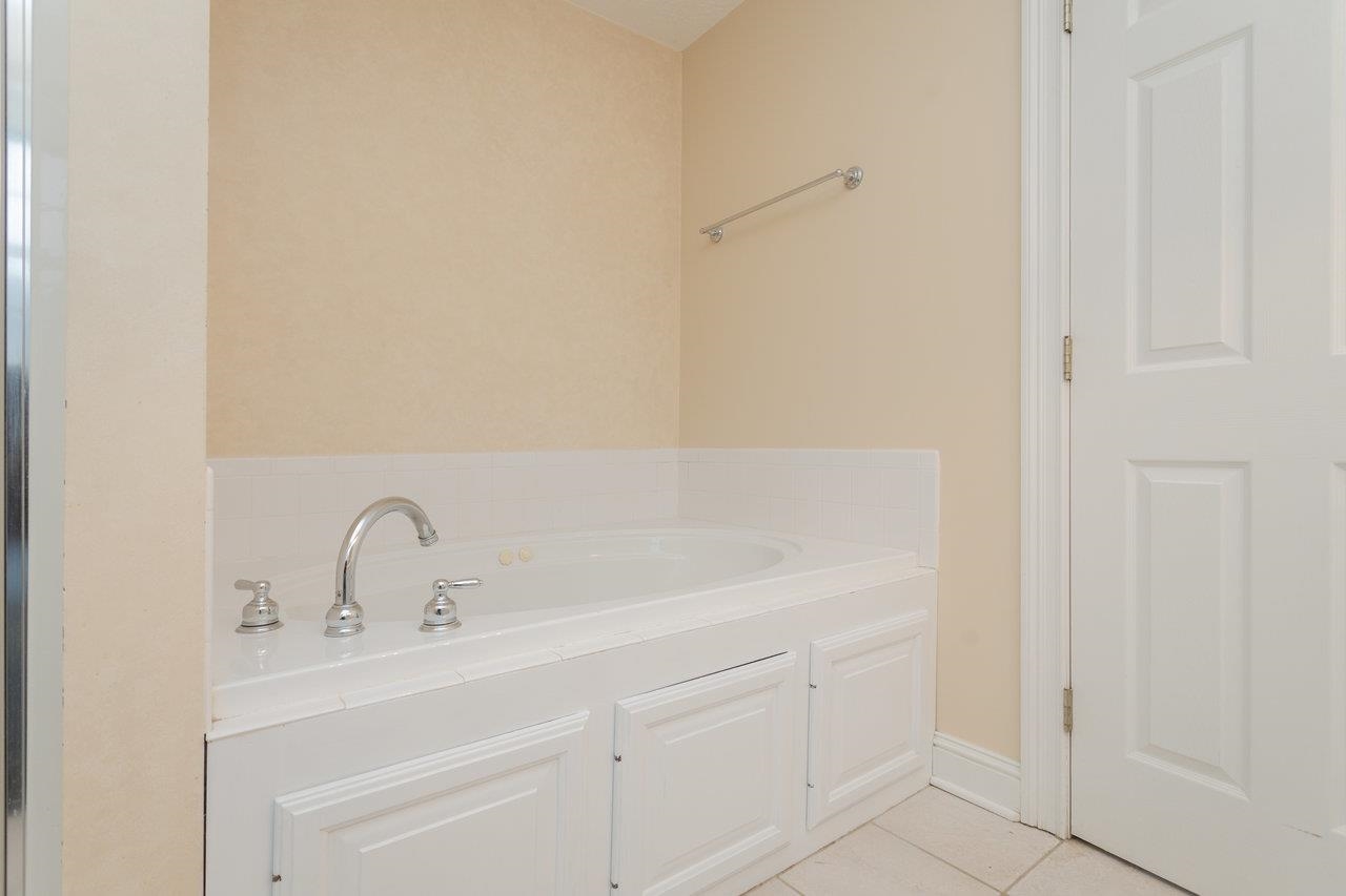 305 CONFEDERACY DR