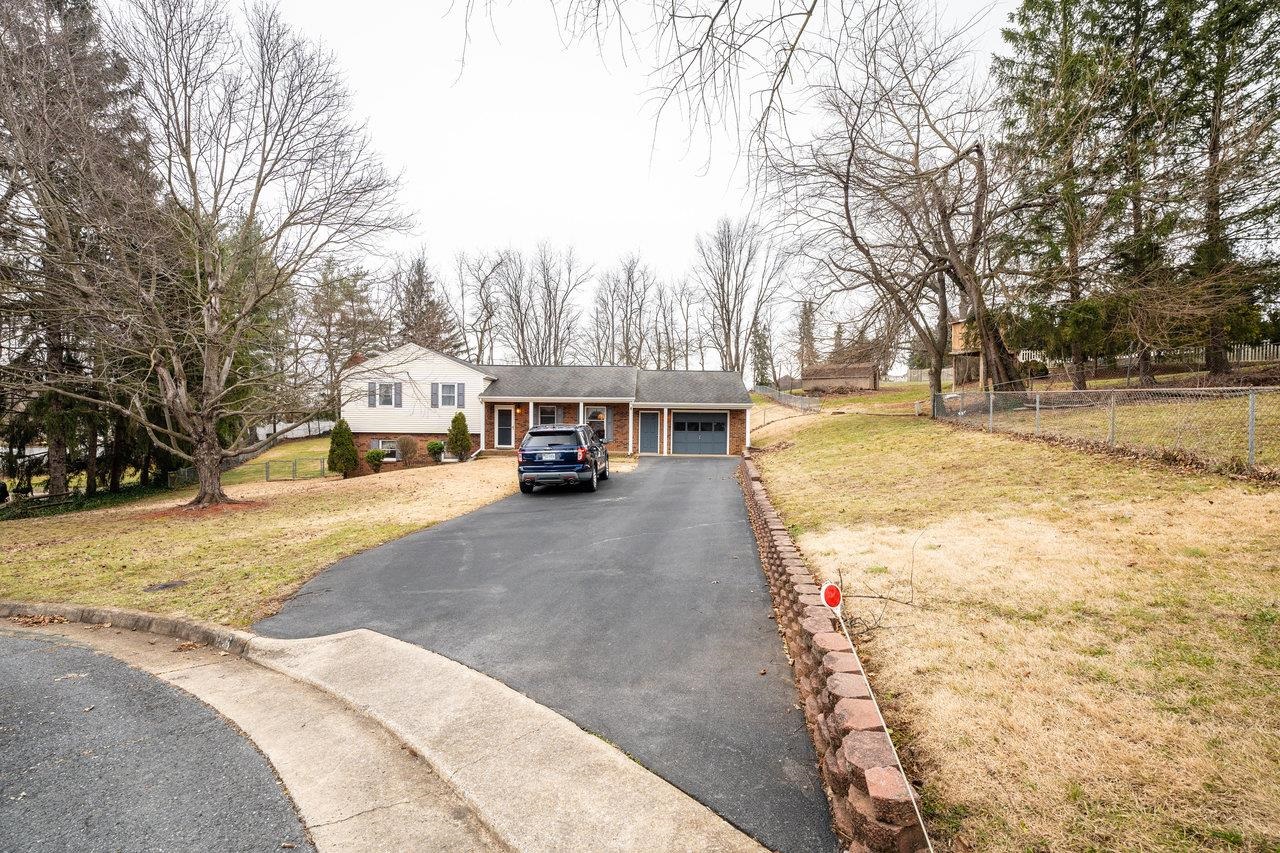 156 ABBOTT CIR