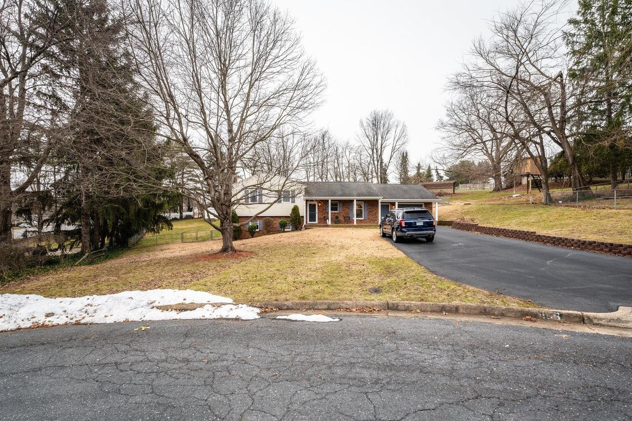 156 ABBOTT CIR