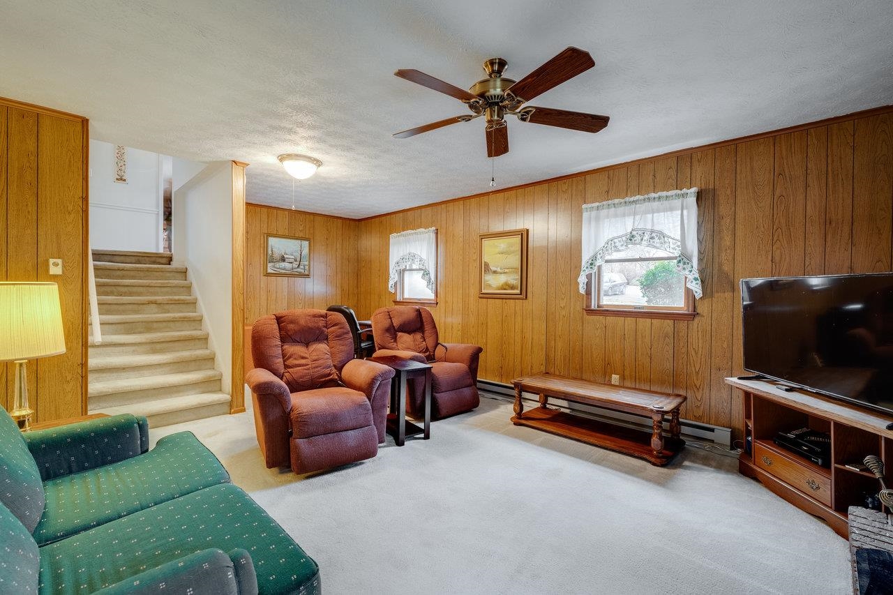 156 ABBOTT CIR
