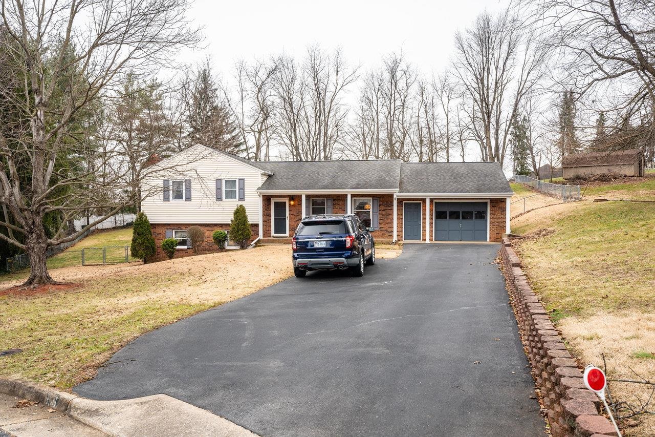 156 ABBOTT CIR