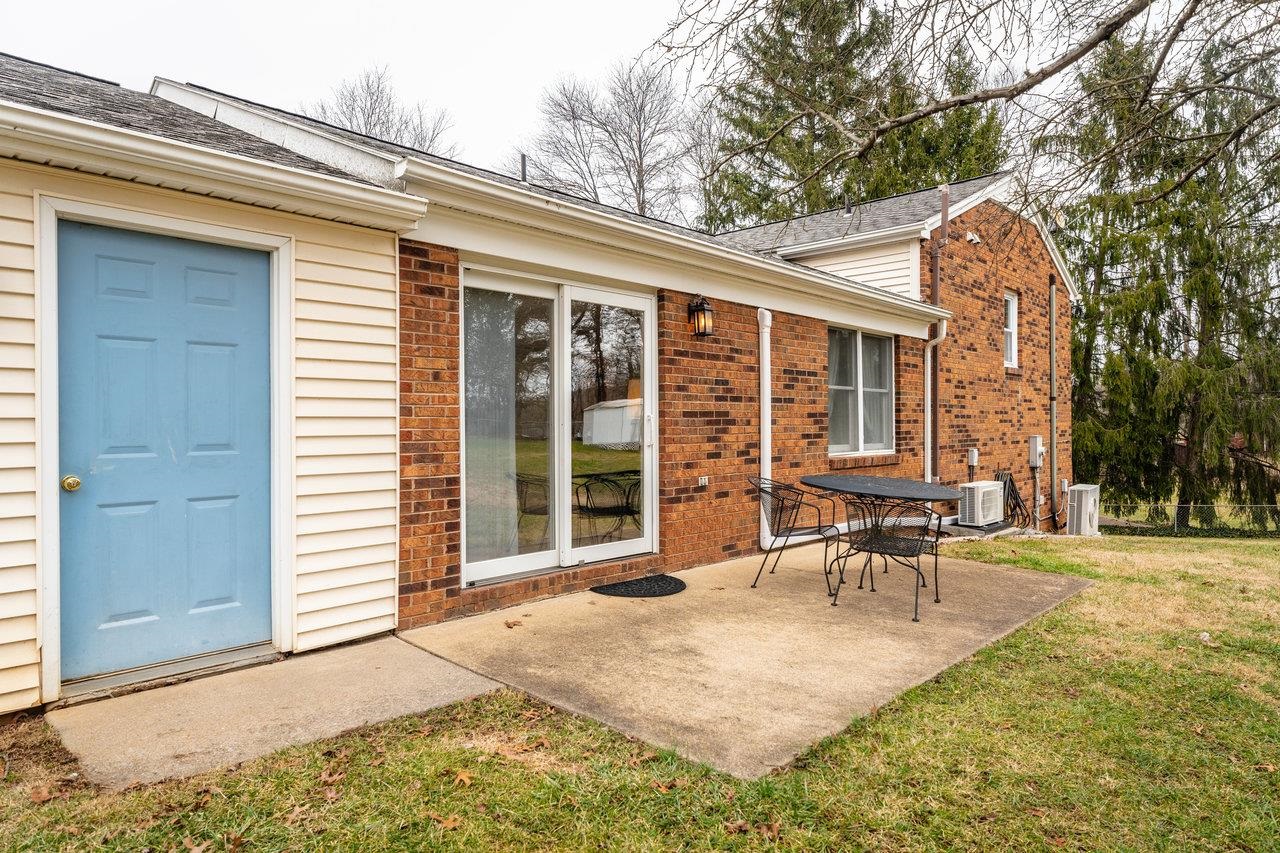 156 ABBOTT CIR