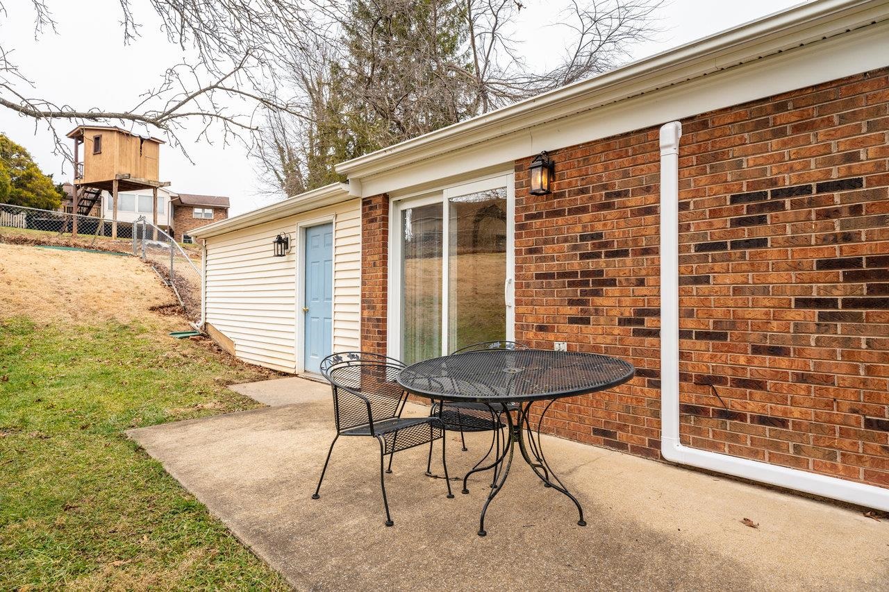 156 ABBOTT CIR