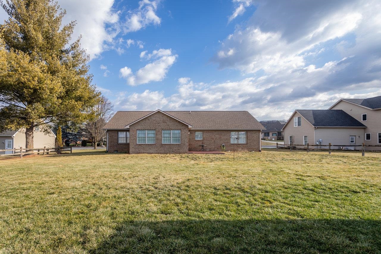 3195 NUTMEG CT
