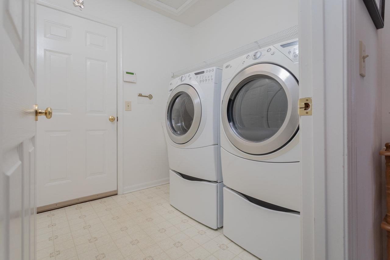 3195 NUTMEG CT