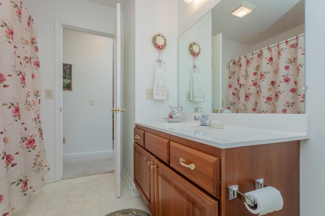 3195 NUTMEG CT