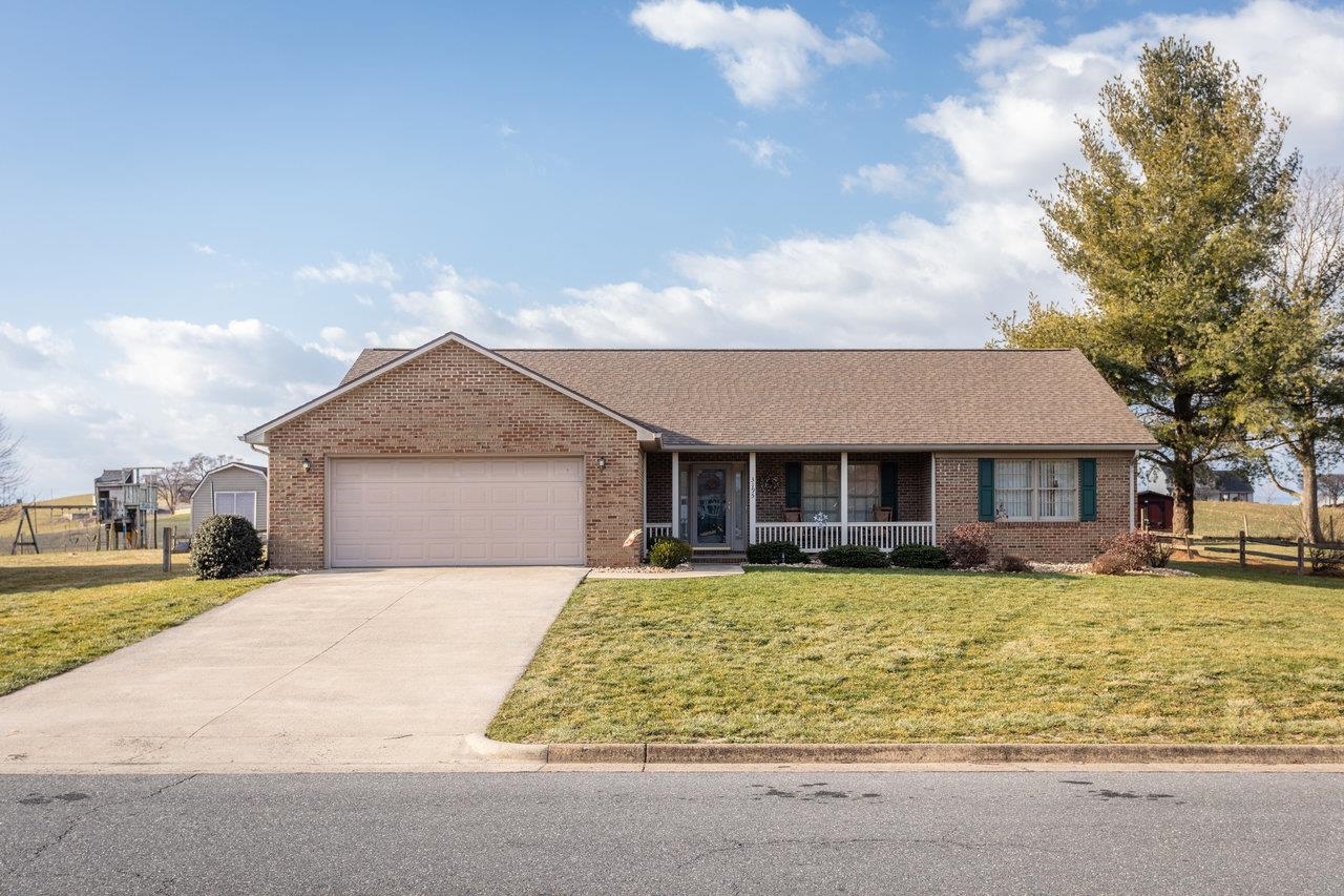 3195 NUTMEG CT