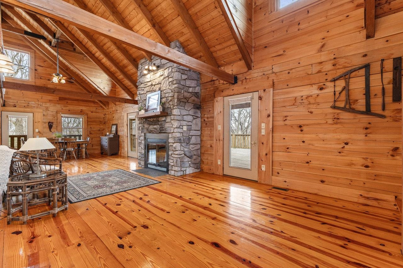 3523 RIVERBEND DR