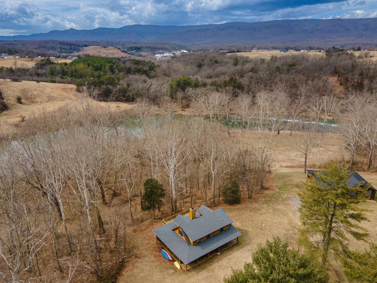 3523 RIVERBEND DR
