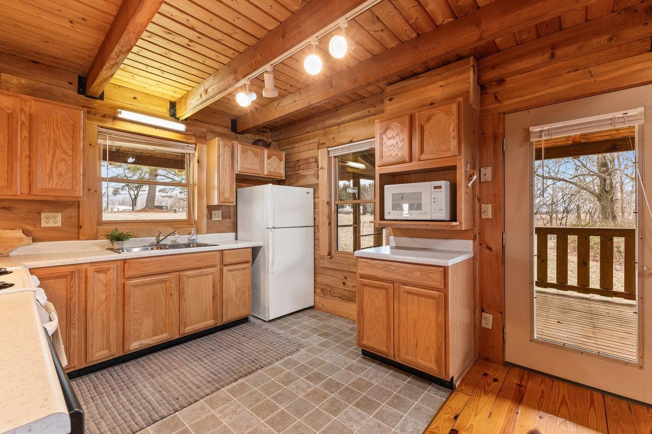 3523 RIVERBEND DR