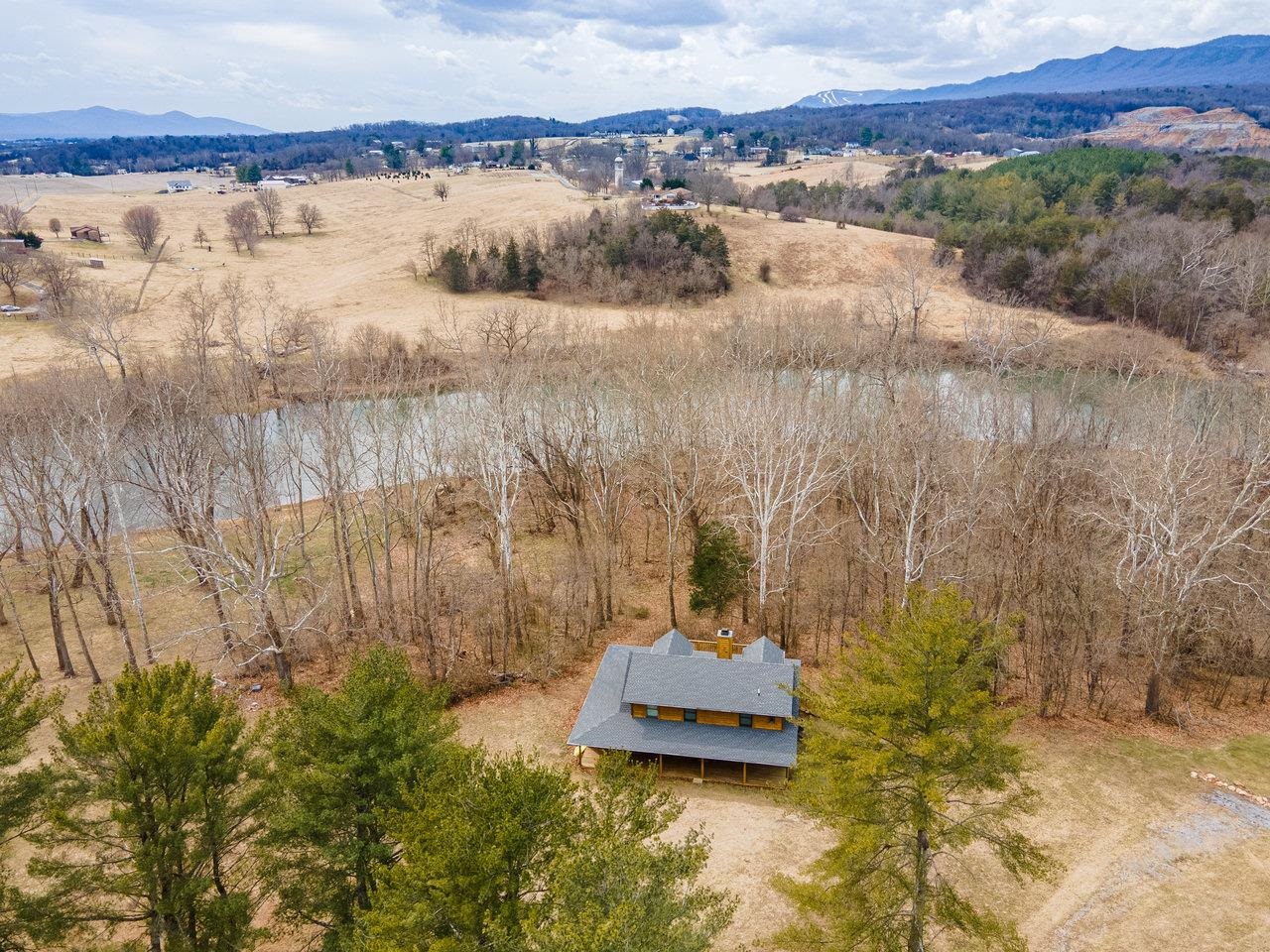 3523 RIVERBEND DR