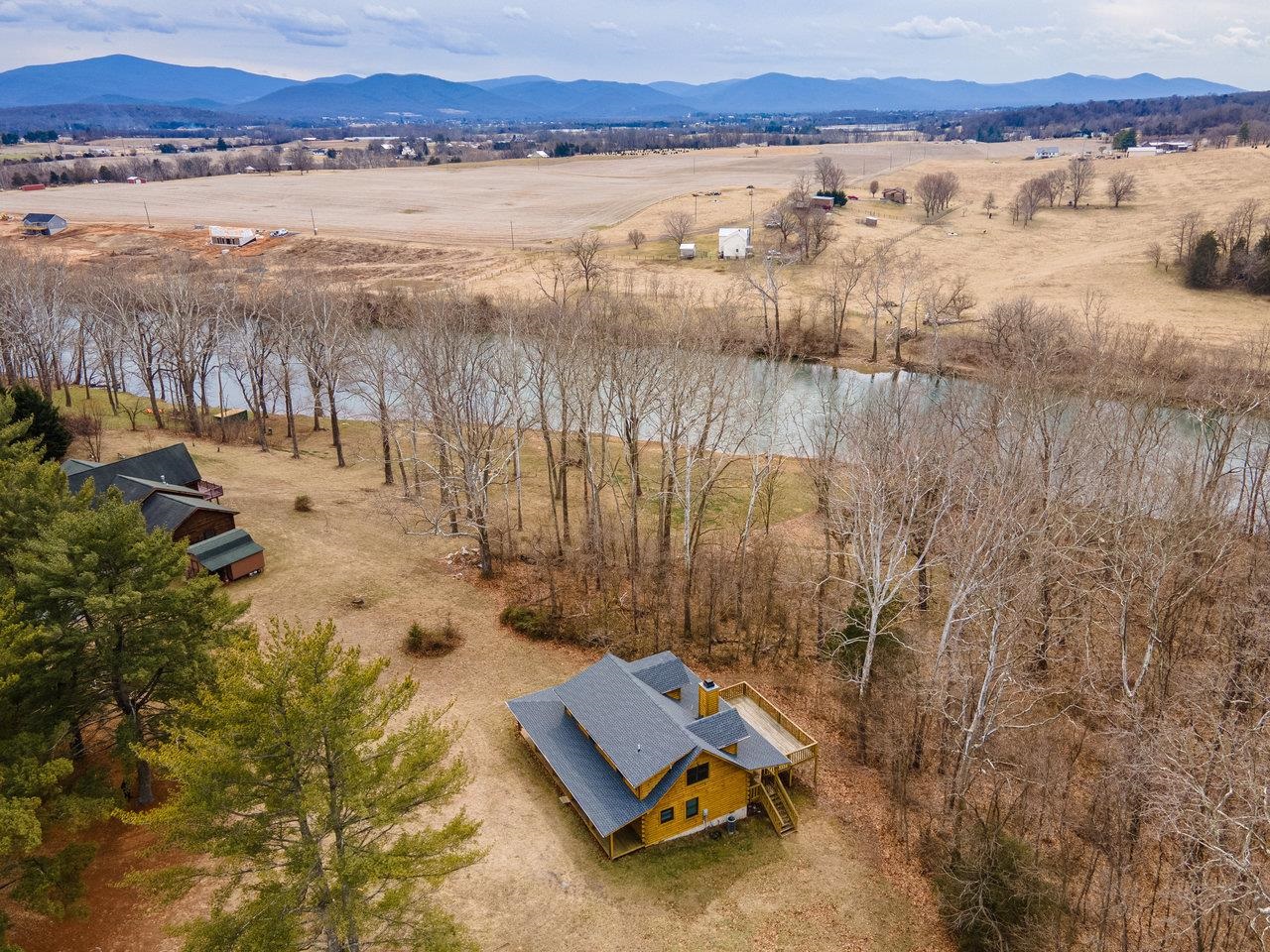 3523 RIVERBEND DR
