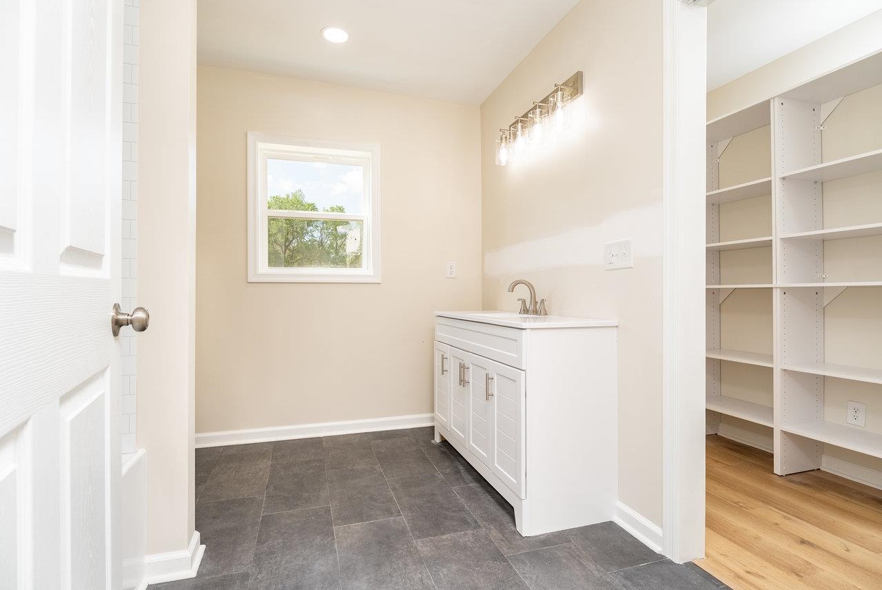 635 WIRT AVE