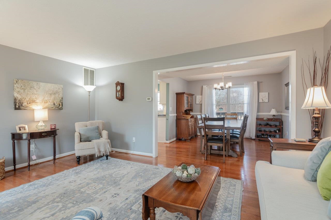 3426 REDBUD LN