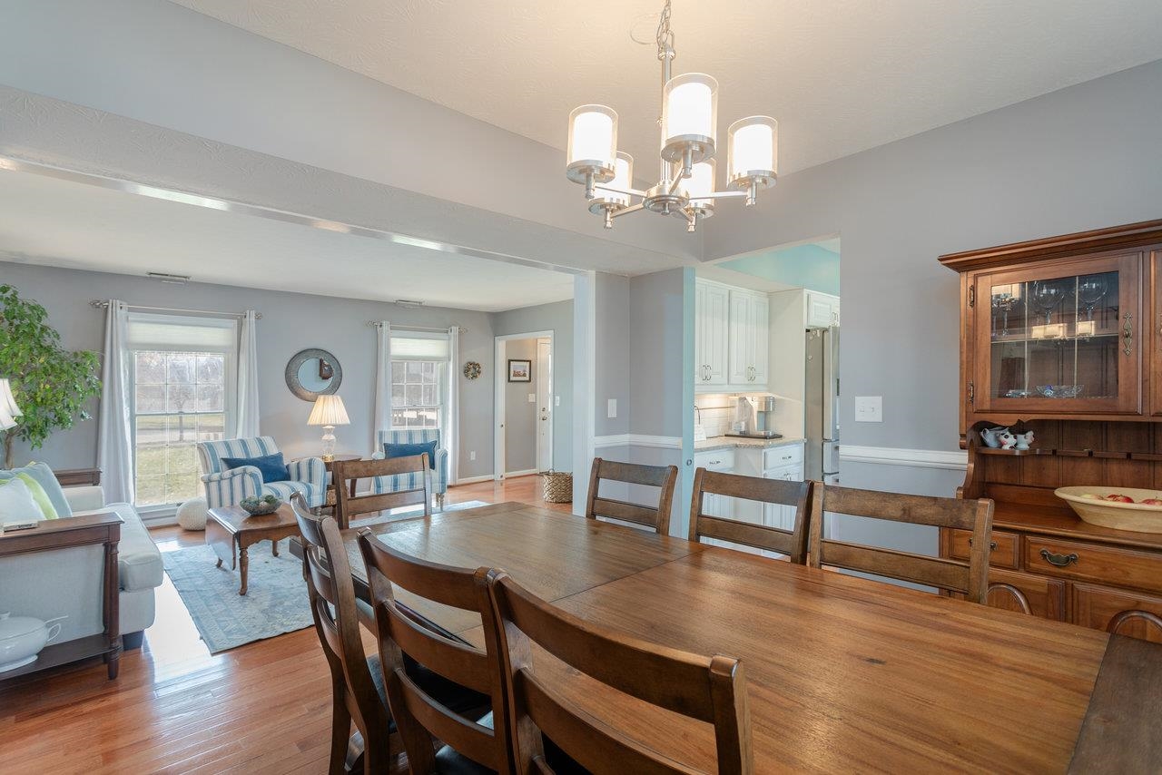 3426 REDBUD LN