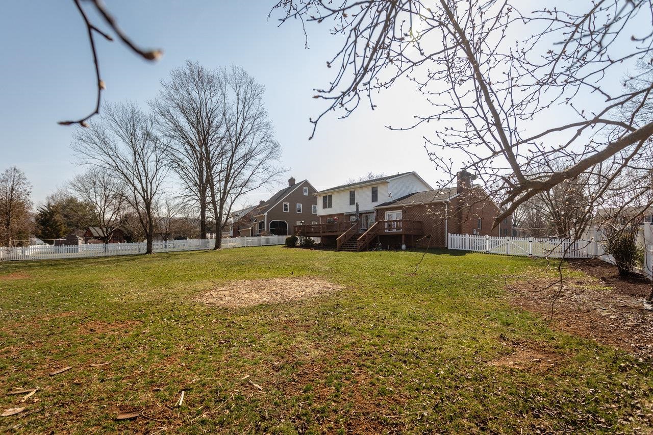 3426 REDBUD LN