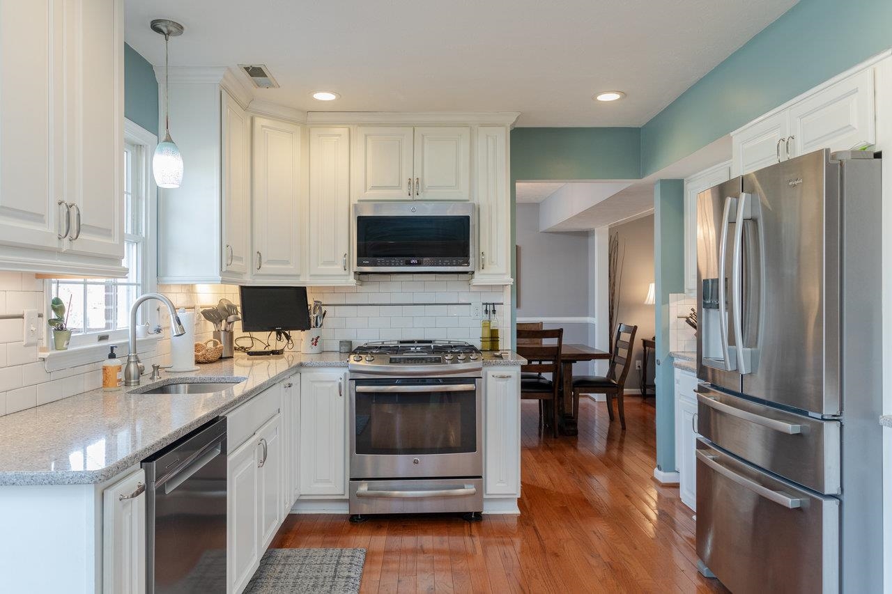 3426 REDBUD LN