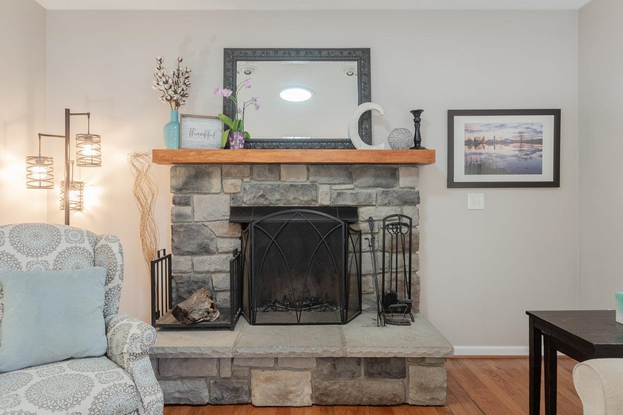 3426 REDBUD LN
