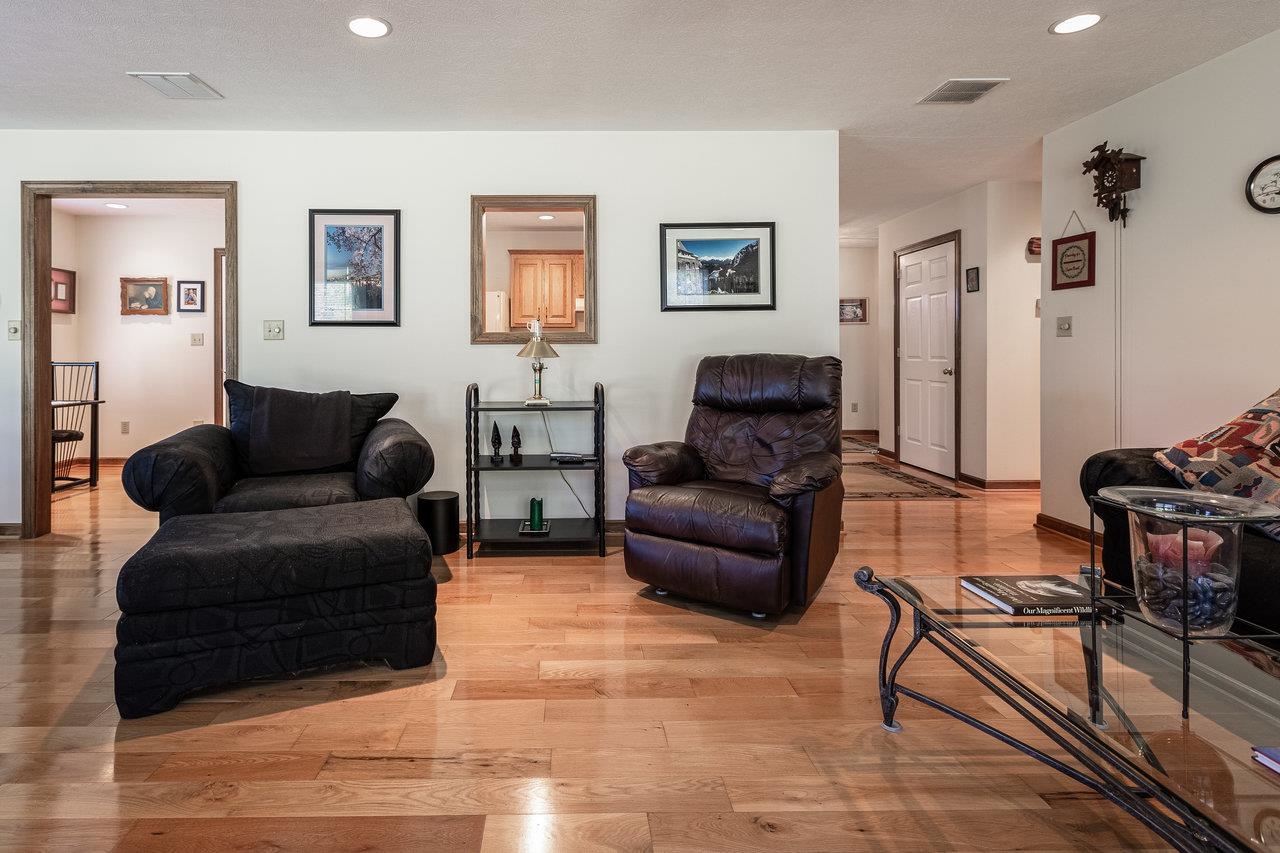 111 PRICE DR