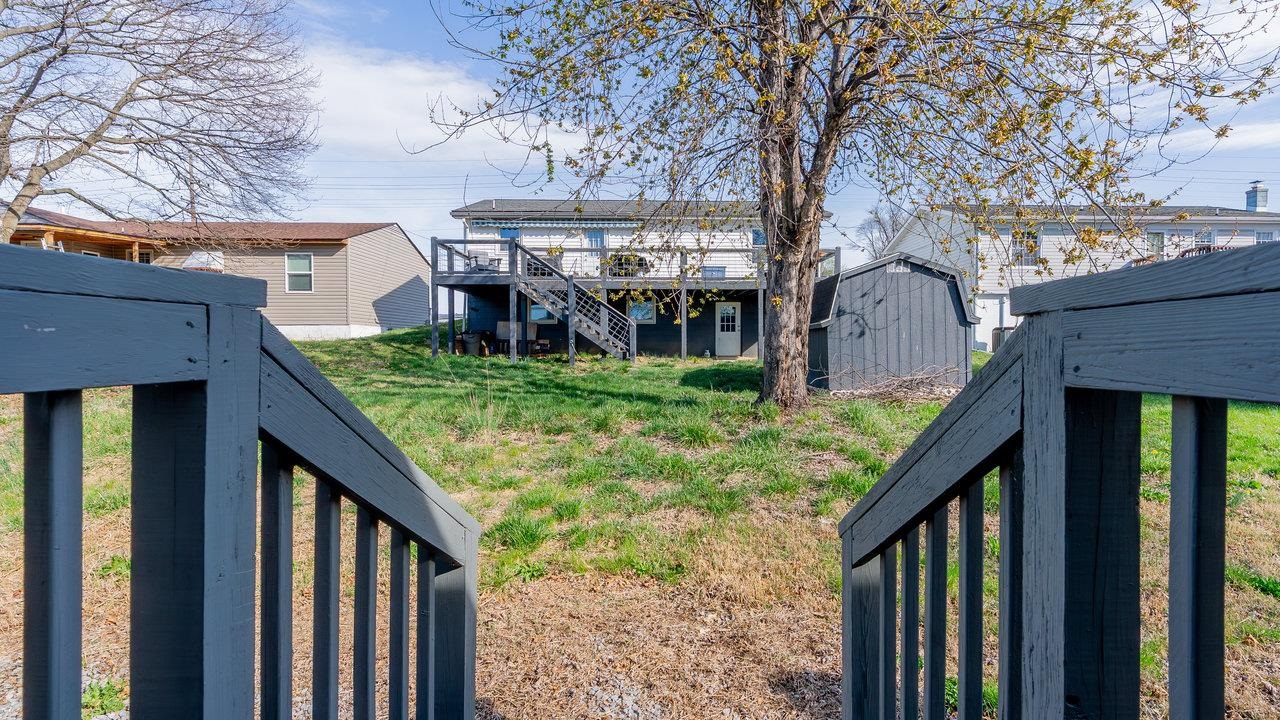 909 CAROL AVE