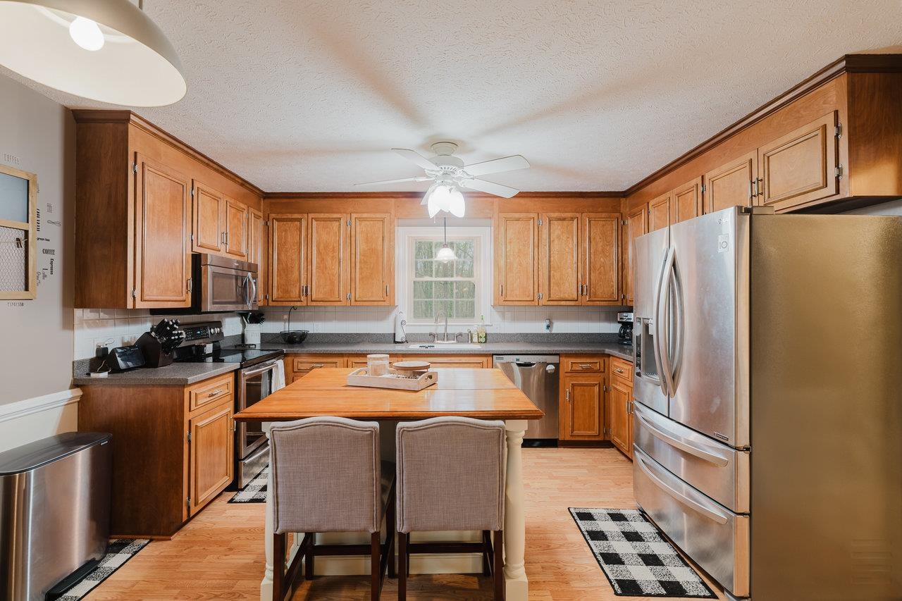 104 HUNTSHIRE PL