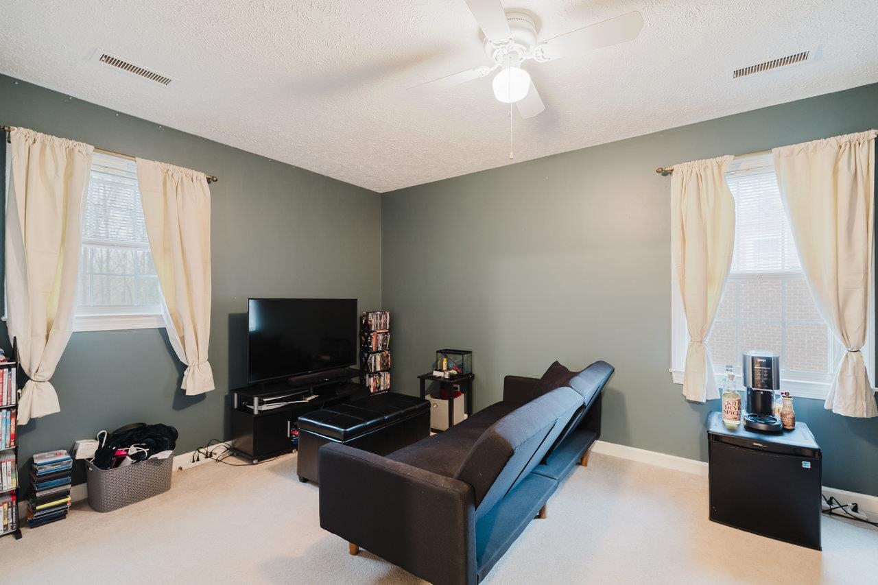 104 HUNTSHIRE PL