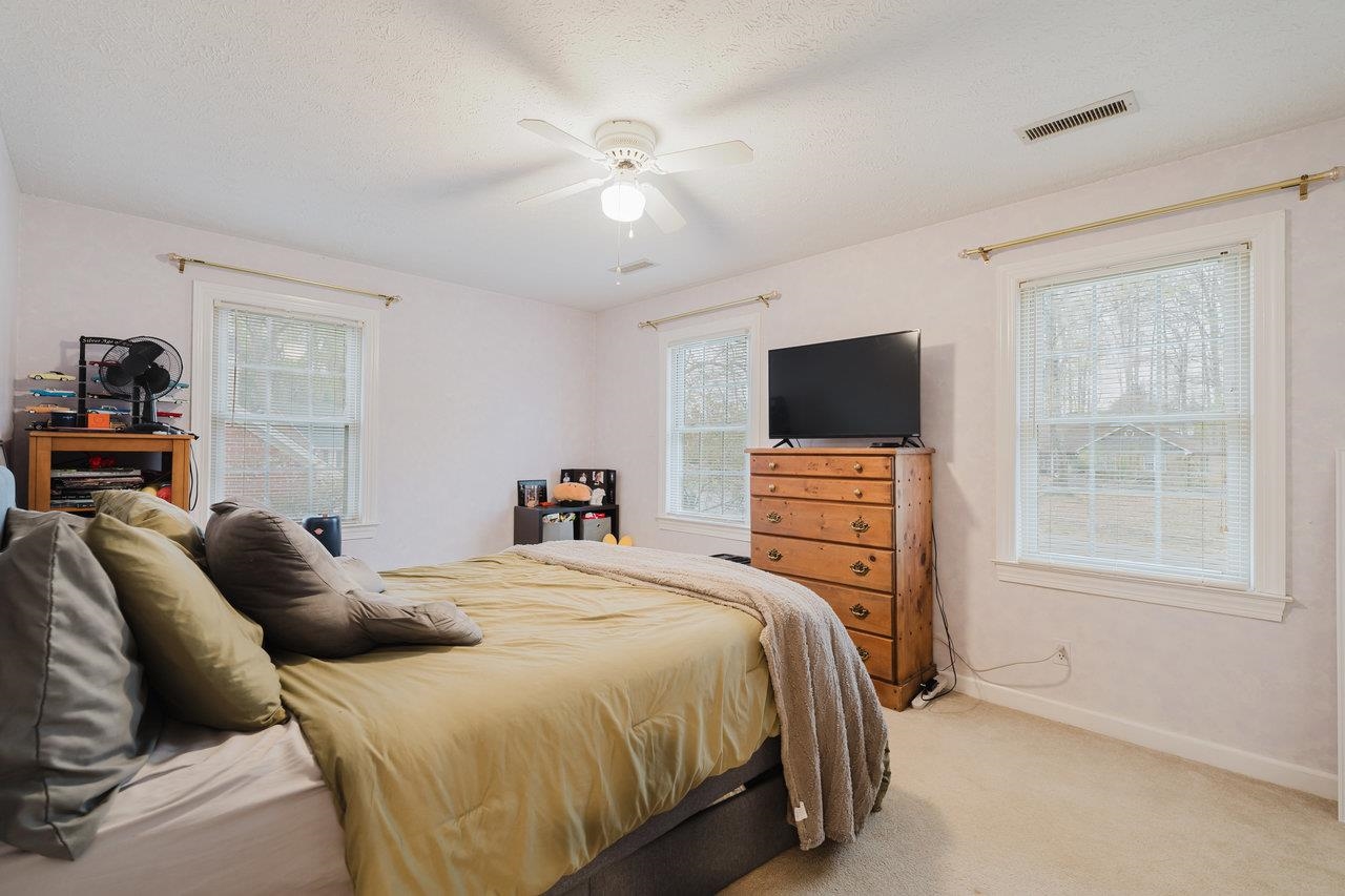 104 HUNTSHIRE PL