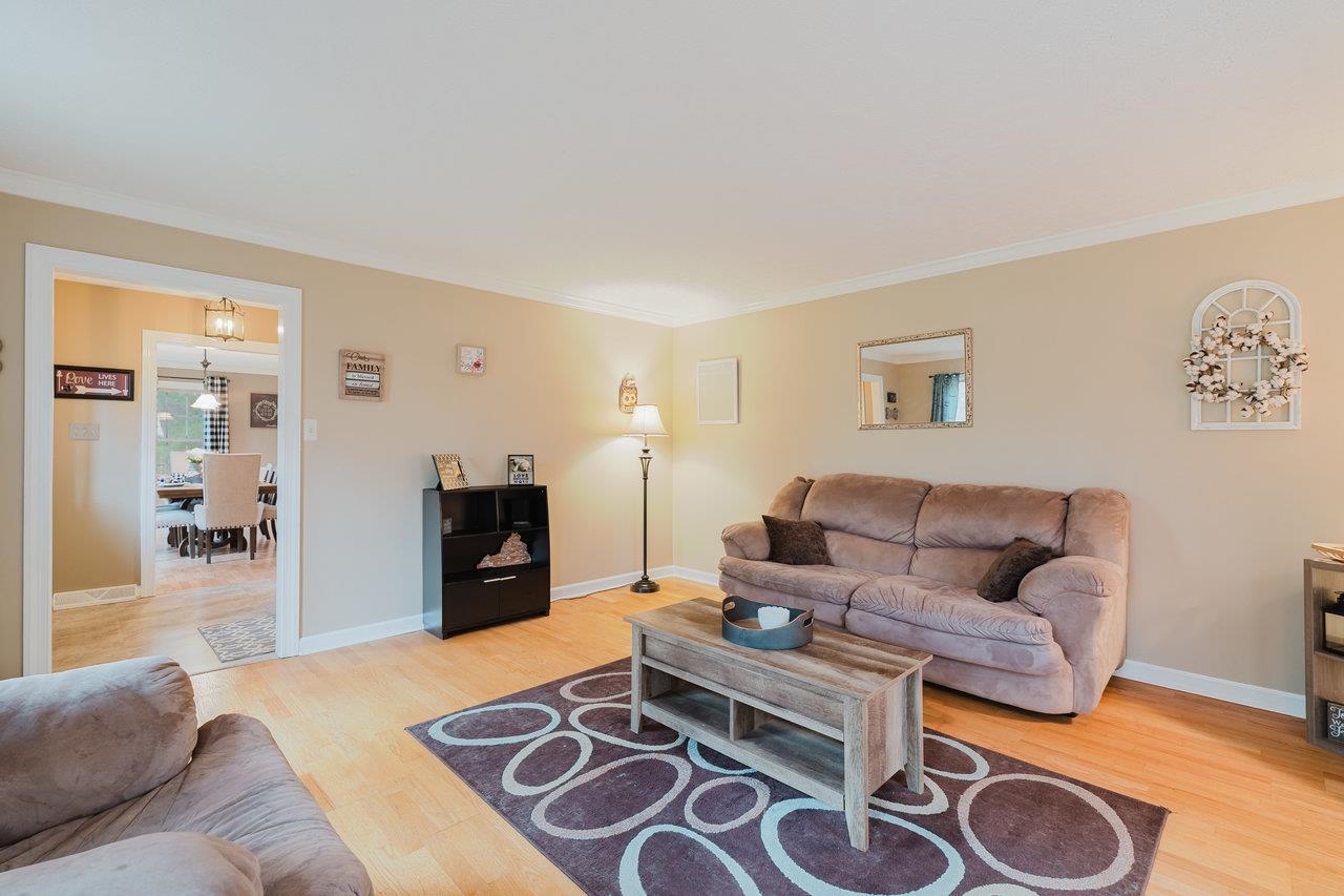 104 HUNTSHIRE PL