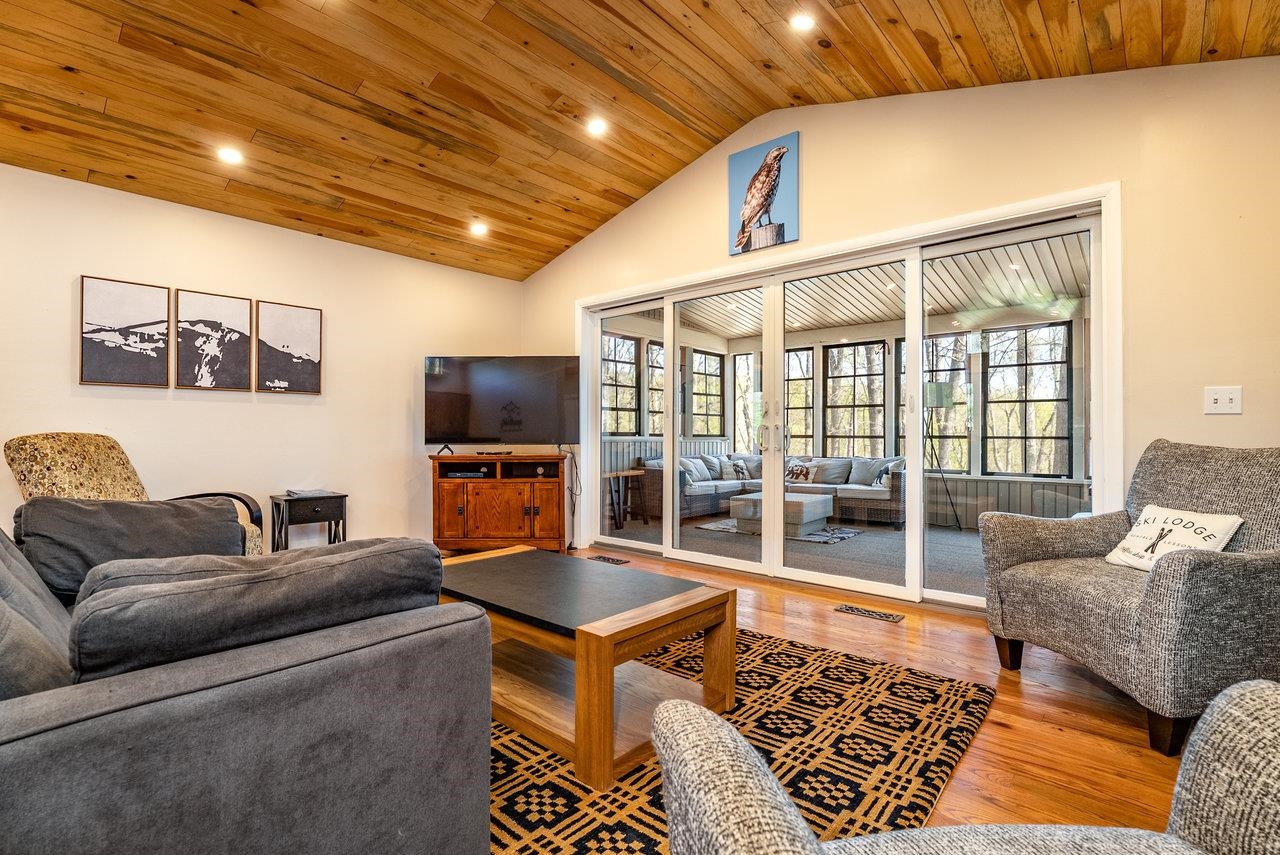2829 LANIER LN