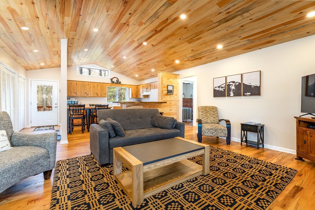 2829 LANIER LN
