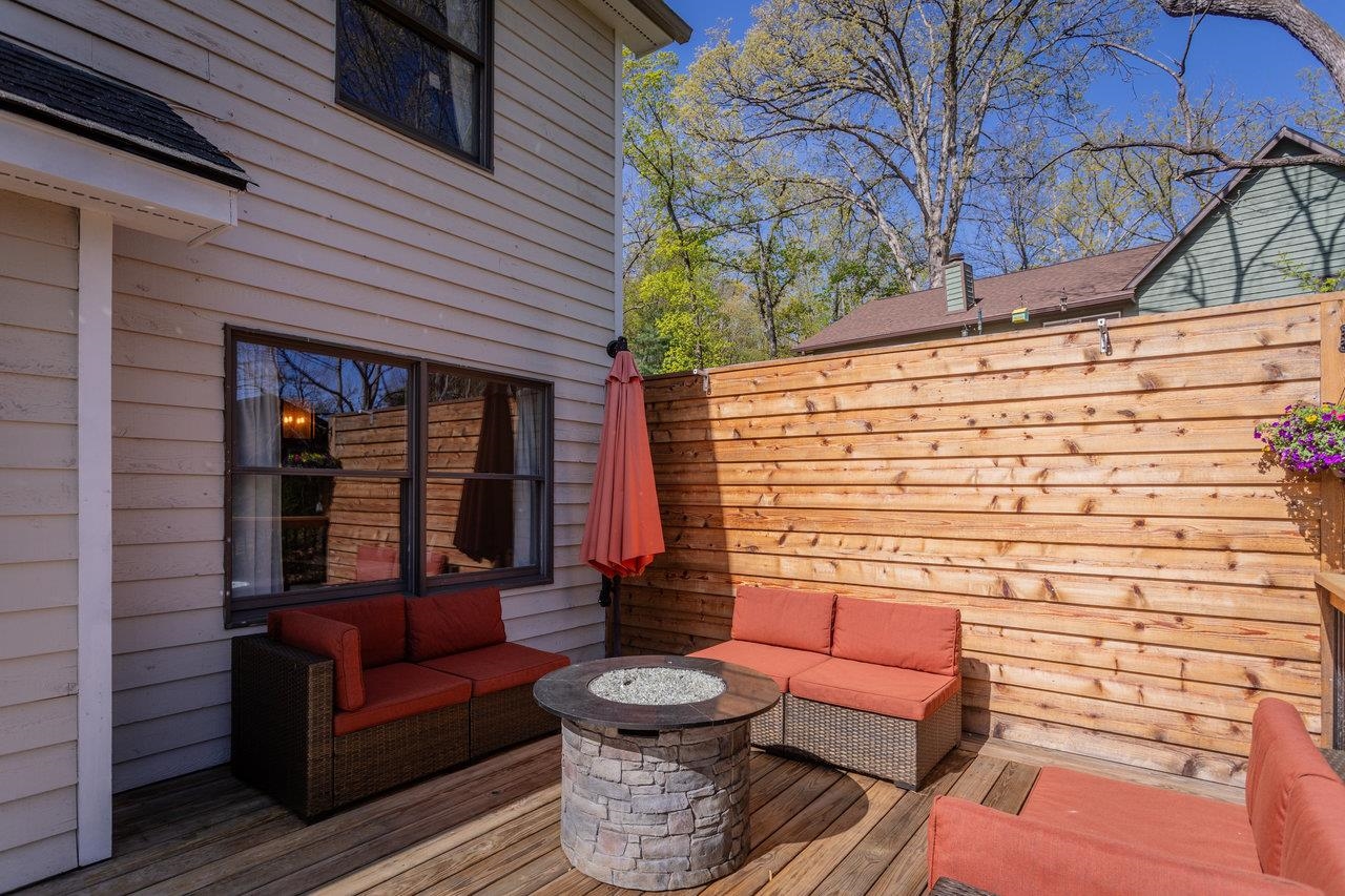588 FLOWER DR