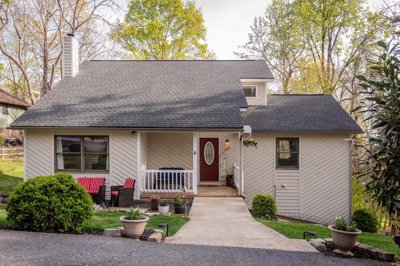 588 FLOWER DR