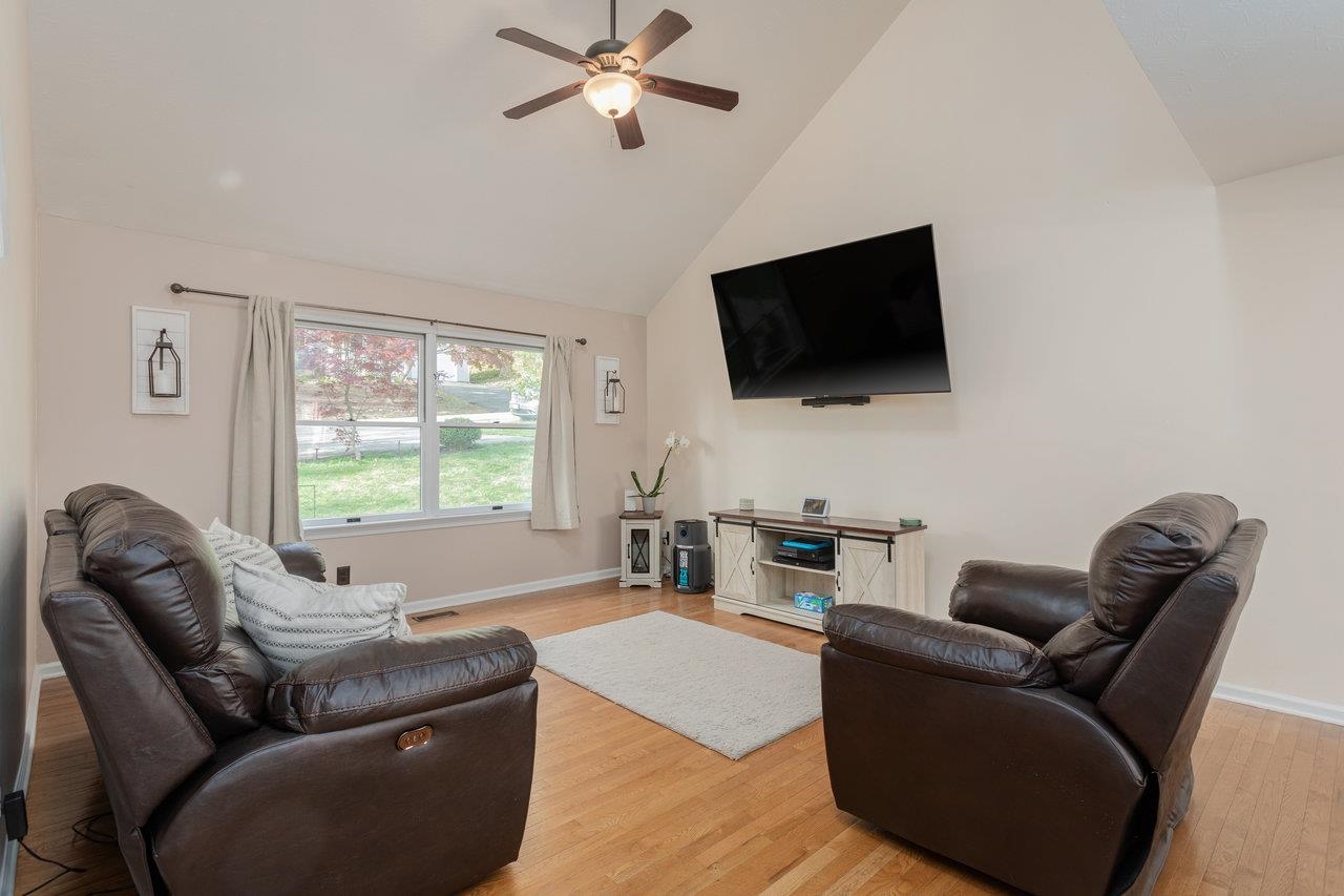 588 FLOWER DR