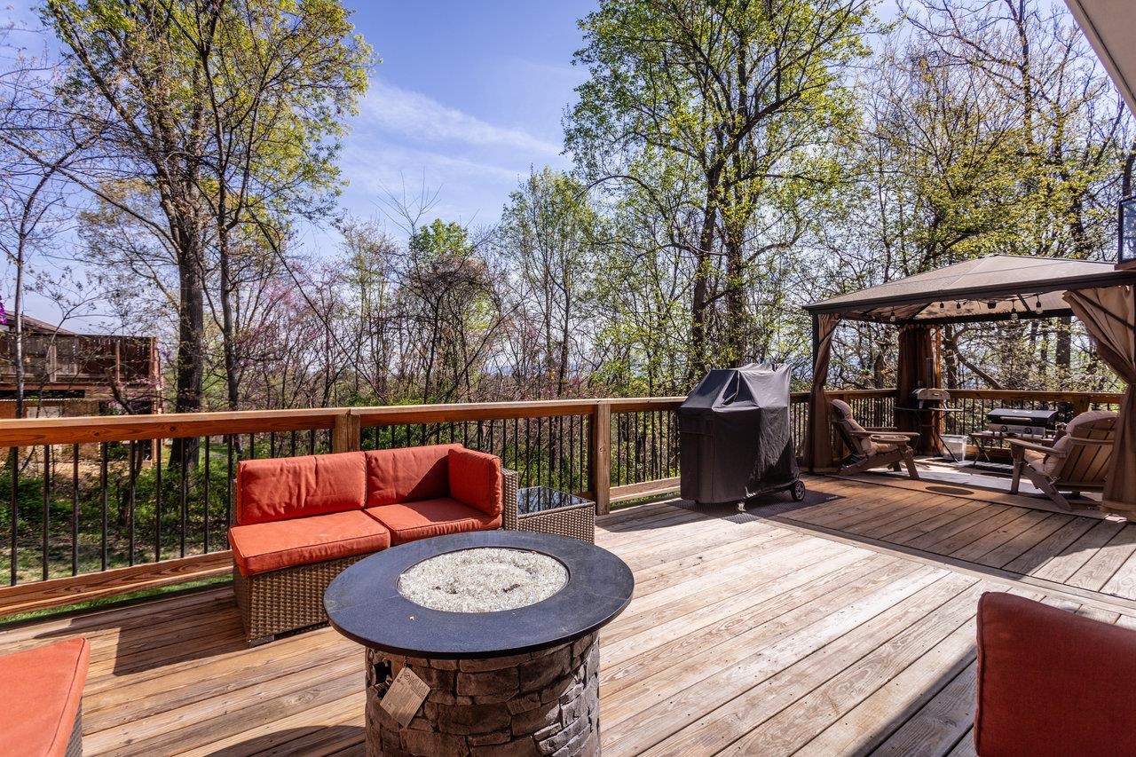 588 FLOWER DR