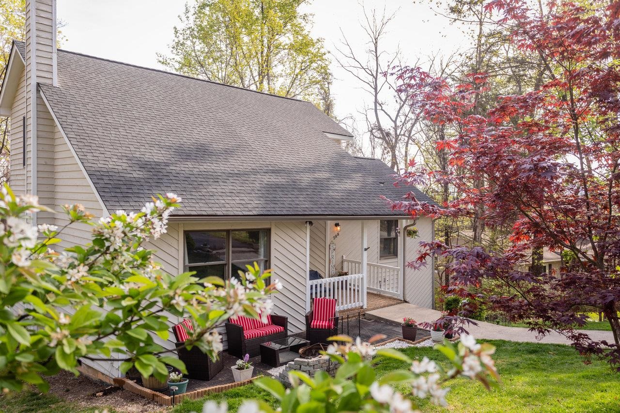 588 FLOWER DR