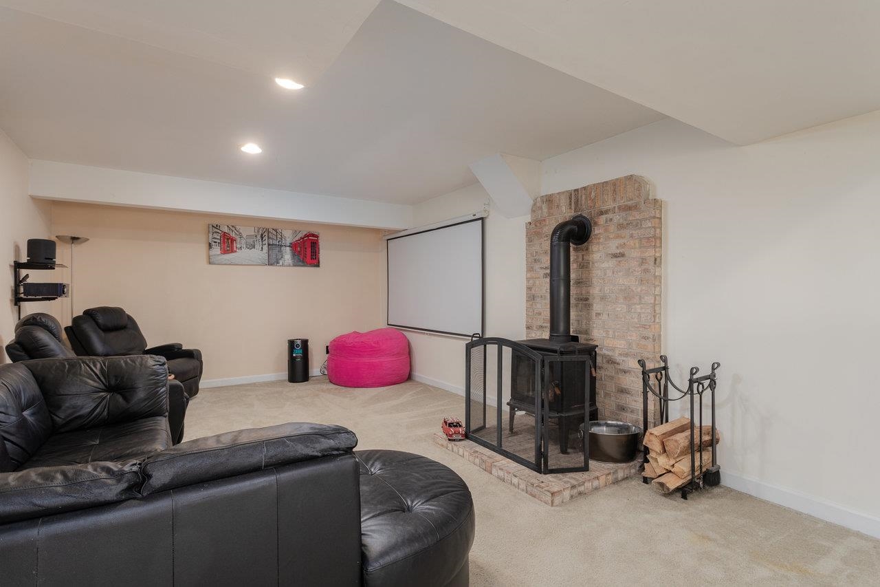 588 FLOWER DR