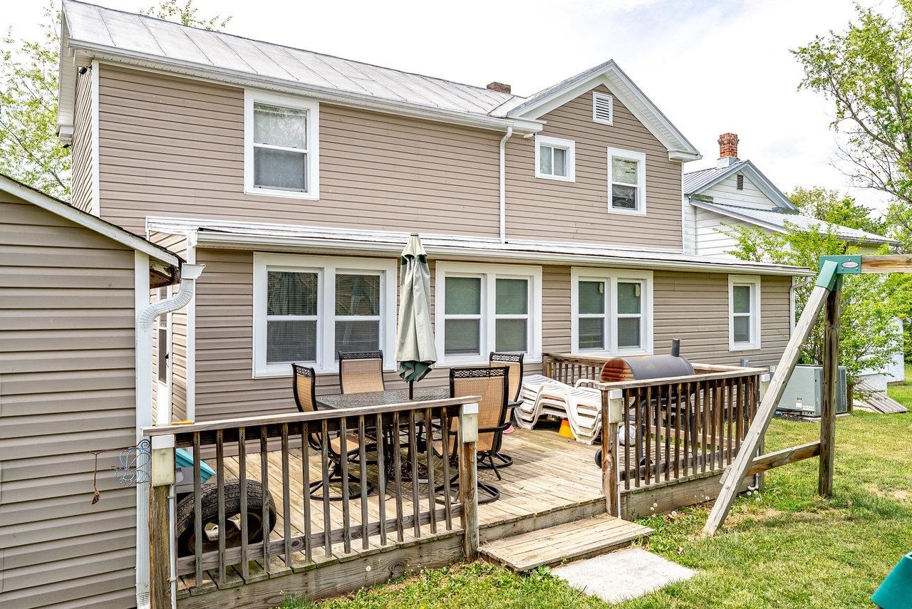 202 JACKSON AVE