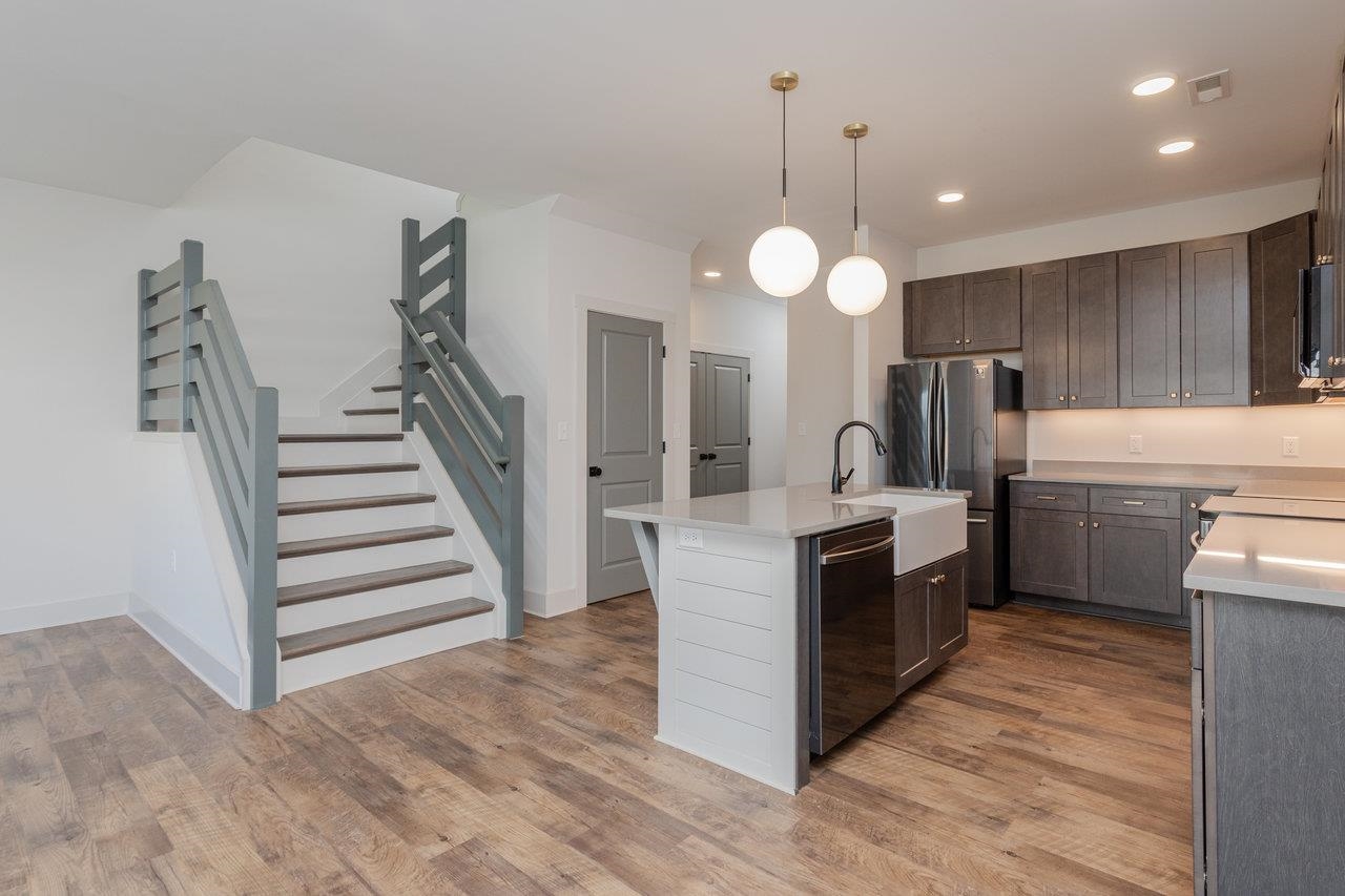 14 FIELD CT